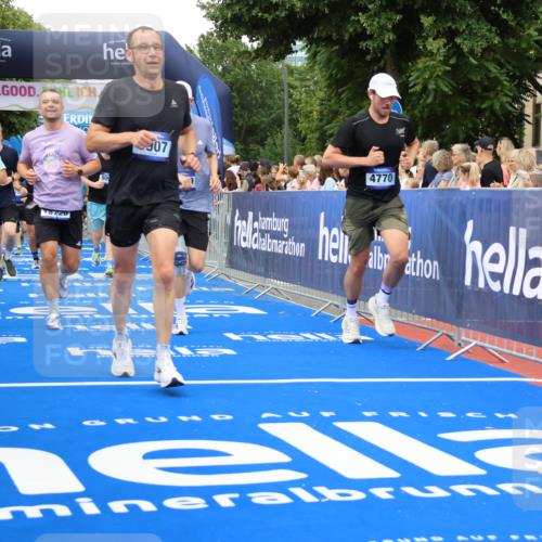 29.06.2025 - hella hamburg halbmarathon Strokosch-Dieckow http://msf.ph/oto/8501417 29.06.2025 10:52:56 Ziel 1257, 1258, 1657, 2099, 2444, 2814, 2910, 3258, 3334, 4557, 4558, 4770, 5077, 5907, 7509, 8139, 8587, 8720, 8955, 9093, 10724, 10811, 11217, 11992, 12155, 12367, 12519, 12910, 14791, 15430, 18590, 18720 meine-sportfotos.de