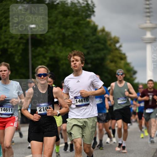 29.06.2025 - hella hamburg halbmarathon Dr. Thomas Lammeyer http://msf.ph/oto/8501429 29.06.2025 10:25:04 Kennedybrücke 1011, 1266, 2053, 2101, 2325, 2383, 2834, 2923, 2986, 3161, 3247, 3434, 3781, 3813, 4082, 4154, 4166, 4288, 4350, 4754, 4869, 5181, 5625, 5811, 5812, 6275, 6308, 6608, 6844, 6951, 7608, 8113, 8146, 8724, 8940, 9005, 9011, 9236, 9501, 9981, 10039, 10350, 10585, 10602, 11145 meine-sportfotos.de