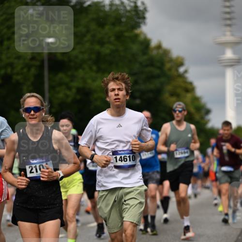 29.06.2025 - hella hamburg halbmarathon Dr. Thomas Lammeyer http://msf.ph/oto/8501444 29.06.2025 10:25:05 Kennedybrücke 1011, 1266, 2101, 2325, 2383, 2923, 2986, 3161, 3247, 3434, 3781, 3813, 4082, 4154, 4166, 4288, 4350, 4754, 4869, 5181, 5625, 5811, 5812, 6275, 6308, 6608, 6844, 6951, 7608, 8113, 8146, 8724, 8940, 9005, 9011, 9236, 9501, 9981, 10350, 10585, 10602, 11145 meine-sportfotos.de