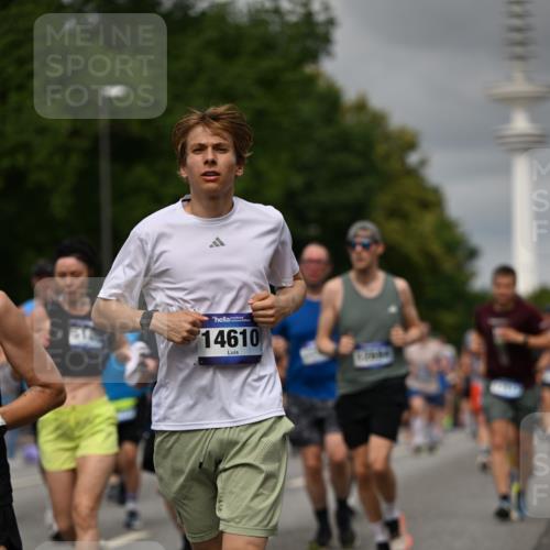 29.06.2025 - hella hamburg halbmarathon Dr. Thomas Lammeyer http://msf.ph/oto/8501470 29.06.2025 10:25:05 Kennedybrücke 1011, 1266, 2101, 2325, 2383, 2923, 2986, 3161, 3247, 3434, 3781, 3813, 4082, 4154, 4166, 4288, 4350, 4754, 4869, 5181, 5625, 5811, 5812, 6275, 6308, 6608, 6844, 6951, 7608, 8113, 8146, 8724, 8940, 9005, 9011, 9236, 9501, 9981, 10350, 10585, 10602, 11145 meine-sportfotos.de