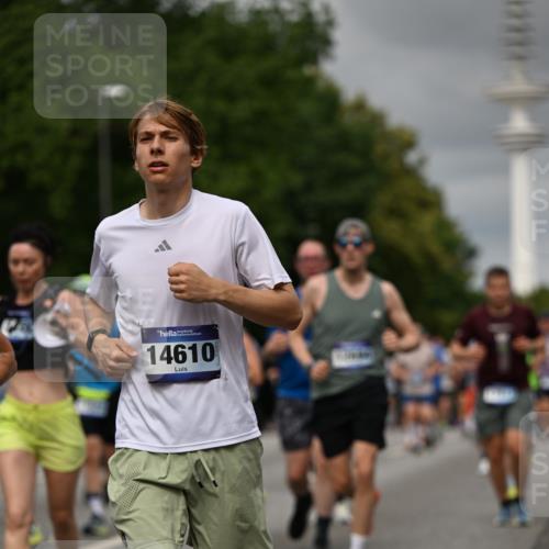 29.06.2025 - hella hamburg halbmarathon Dr. Thomas Lammeyer http://msf.ph/oto/8501482 29.06.2025 10:25:06 Kennedybrücke 1011, 1266, 2101, 2325, 2383, 2923, 2986, 3161, 3247, 3434, 3781, 3813, 4082, 4154, 4166, 4288, 4350, 4754, 4869, 5041, 5181, 5625, 5811, 5812, 6275, 6308, 6608, 6844, 6951, 7608, 8113, 8146, 8724, 8940, 9005, 9011, 9236, 9501, 9981, 10350, 10585, 10602, 11145 meine-sportfotos.de