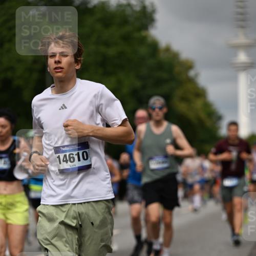 29.06.2025 - hella hamburg halbmarathon Dr. Thomas Lammeyer http://msf.ph/oto/8501486 29.06.2025 10:25:06 Kennedybrücke 1011, 1266, 2101, 2325, 2383, 2923, 2986, 3161, 3247, 3434, 3781, 3813, 4082, 4154, 4166, 4288, 4350, 4754, 4869, 5041, 5181, 5625, 5811, 5812, 6275, 6308, 6608, 6844, 6951, 7608, 8113, 8146, 8724, 8940, 9005, 9011, 9236, 9501, 9981, 10350, 10585, 10602, 11145 meine-sportfotos.de