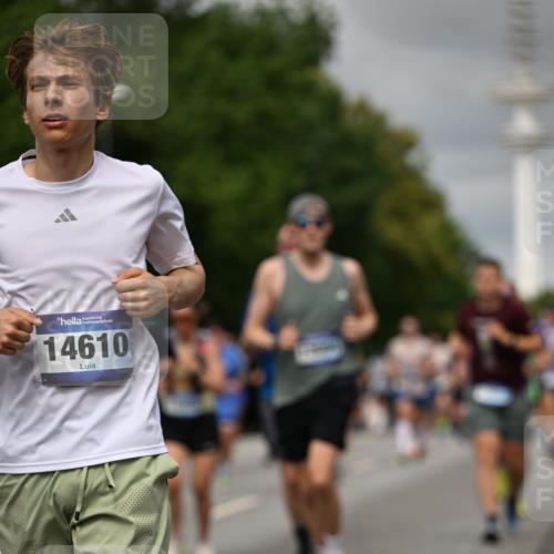 29.06.2025 - hella hamburg halbmarathon Dr. Thomas Lammeyer http://msf.ph/oto/8501501 29.06.2025 10:25:06 Kennedybrücke 1011, 1266, 2101, 2325, 2383, 2923, 2986, 3161, 3247, 3434, 3781, 3813, 4082, 4154, 4166, 4288, 4350, 4754, 4869, 5041, 5181, 5625, 5811, 5812, 6275, 6308, 6608, 6844, 6951, 7608, 8113, 8146, 8724, 8940, 9005, 9011, 9236, 9501, 9981, 10350, 10585, 10602, 11145 meine-sportfotos.de