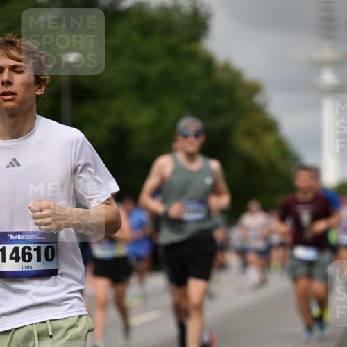 29.06.2025 - hella hamburg halbmarathon Dr. Thomas Lammeyer http://msf.ph/oto/8501506 29.06.2025 10:25:06 Kennedybrücke 1011, 1266, 2101, 2325, 2383, 2923, 2986, 3161, 3247, 3434, 3781, 3813, 4082, 4154, 4166, 4288, 4350, 4754, 4869, 5041, 5181, 5625, 5811, 5812, 6275, 6308, 6608, 6844, 6951, 7608, 8113, 8146, 8724, 8940, 9005, 9011, 9236, 9501, 9981, 10350, 10585, 10602, 11145 meine-sportfotos.de