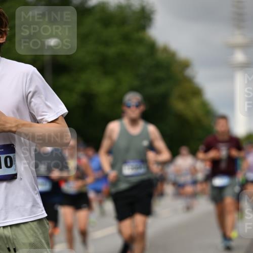 29.06.2025 - hella hamburg halbmarathon Dr. Thomas Lammeyer http://msf.ph/oto/8501510 29.06.2025 10:25:07 Kennedybrücke 1011, 1266, 2101, 2325, 2383, 2923, 2986, 3161, 3247, 3434, 3781, 3813, 4082, 4154, 4166, 4288, 4350, 4754, 5041, 5181, 5625, 5811, 5812, 6275, 6308, 6608, 6844, 6951, 7608, 8113, 8146, 8724, 8940, 9005, 9011, 9236, 9501, 9981, 10350, 10585, 10602, 11145 meine-sportfotos.de