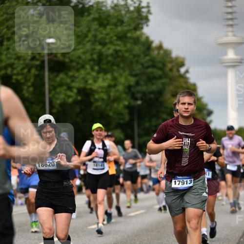 29.06.2025 - hella hamburg halbmarathon Dr. Thomas Lammeyer http://msf.ph/oto/8501523 29.06.2025 10:25:09 Kennedybrücke 1266, 1658, 2101, 2325, 2383, 2923, 2986, 3161, 3247, 3434, 3781, 3813, 4082, 4154, 4350, 5041, 5181, 5625, 5767, 5811, 5812, 6275, 6308, 6608, 6844, 7018, 7608, 8113, 8146, 8724, 8726, 8844, 8940, 9005, 9011, 9100, 9236, 9501, 9981, 10350, 10585, 10602, 11145 meine-sportfotos.de