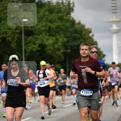 29.06.2025 - hella hamburg halbmarathon Dr. Thomas Lammeyer http://msf.ph/oto/8501539 29.06.2025 10:25:09 Kennedybrücke 1266, 1658, 2101, 2325, 2383, 2923, 2986, 3161, 3247, 3434, 3781, 3813, 4082, 4154, 4350, 5041, 5181, 5625, 5767, 5811, 5812, 6275, 6308, 6608, 6844, 7018, 7608, 8113, 8146, 8724, 8726, 8844, 8940, 9005, 9011, 9100, 9236, 9501, 9981, 10350, 10585, 10602, 11145 meine-sportfotos.de