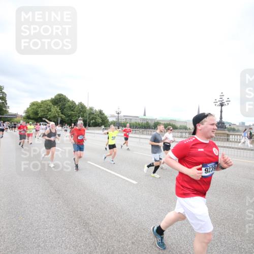 29.06.2025 - hella hamburg halbmarathon Jannik Wohlers http://msf.ph/oto/8501560 29.06.2025 10:58:02 Lombardsbrücke 1001, 1646, 1845, 2043, 2449, 3540, 3868, 4117, 5159, 5655, 5732, 5988, 6010, 6825, 7617, 7664, 7870, 7933, 8076, 8701, 9123, 9225, 9239, 9636, 9889, 10462, 10473, 10498, 11708, 12023, 12024, 12310, 12433, 12968, 13226, 13355, 13356, 13469, 13547, 13855, 14584, 14935, 15926, 16048, 16408, 16561, 16878, 16998, 17227, 17228, 17480, 18822, 19183 meine-sportfotos.de