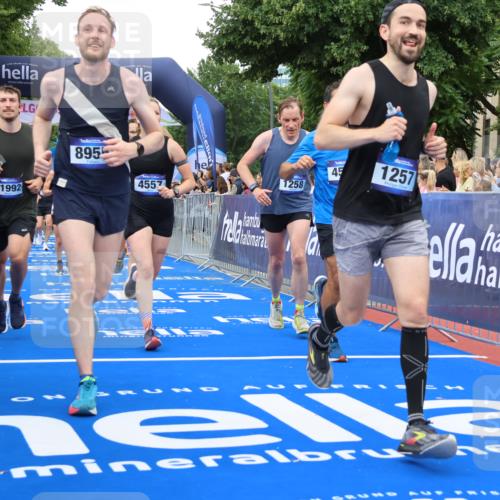 29.06.2025 - hella hamburg halbmarathon Strokosch-Dieckow http://msf.ph/oto/8501564 29.06.2025 10:52:52 Ziel 1257, 1258, 1657, 2099, 2444, 2814, 2910, 4557, 4558, 4770, 5077, 5169, 5194, 5907, 7509, 8139, 8172, 8720, 8955, 9065, 9163, 10724, 10811, 11217, 11992, 12367, 12519, 14198, 14286, 14791, 14805, 15430, 17198, 18590, 18720, 19244 meine-sportfotos.de