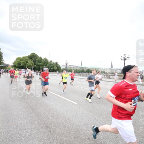 29.06.2025 - hella hamburg halbmarathon Jannik Wohlers http://msf.ph/oto/8501566 29.06.2025 10:58:02 Lombardsbrücke 1001, 1646, 1845, 2043, 2449, 3540, 3868, 4117, 5159, 5655, 5732, 5988, 6010, 6825, 7617, 7664, 7870, 7933, 8076, 8701, 9123, 9225, 9239, 9636, 9889, 10462, 10473, 10498, 11708, 12023, 12024, 12310, 12433, 12968, 13226, 13355, 13356, 13469, 13547, 13855, 14584, 14935, 15926, 16048, 16408, 16561, 16878, 16998, 17227, 17228, 17480, 18822, 19183 meine-sportfotos.de
