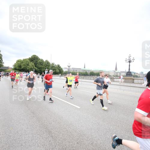 29.06.2025 - hella hamburg halbmarathon Jannik Wohlers http://msf.ph/oto/8501568 29.06.2025 10:58:02 Lombardsbrücke 1001, 1646, 1845, 2043, 2449, 3540, 3868, 4117, 5159, 5655, 5732, 5988, 6010, 6825, 7617, 7664, 7870, 7933, 8076, 8701, 9123, 9225, 9239, 9636, 9889, 10462, 10473, 10498, 11708, 12023, 12024, 12310, 12433, 12968, 13226, 13355, 13356, 13469, 13547, 13855, 14584, 14935, 15926, 16048, 16408, 16561, 16878, 16998, 17227, 17228, 17480, 18822, 19183 meine-sportfotos.de
