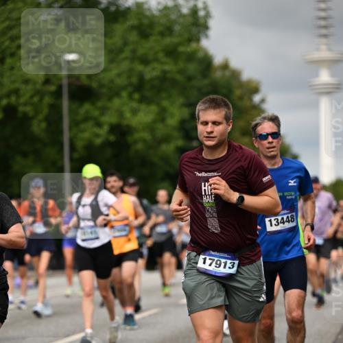 29.06.2025 - hella hamburg halbmarathon Dr. Thomas Lammeyer http://msf.ph/oto/8501570 29.06.2025 10:25:10 Kennedybrücke 1266, 1658, 2101, 2325, 2383, 2923, 2986, 3161, 3247, 3434, 3781, 3813, 4082, 4350, 5041, 5625, 5767, 5811, 5812, 6275, 6308, 6608, 6844, 7018, 7608, 8113, 8146, 8724, 8726, 8844, 8940, 9005, 9011, 9100, 9236, 9501, 9981, 10050, 10350, 10585, 10602, 11145 meine-sportfotos.de
