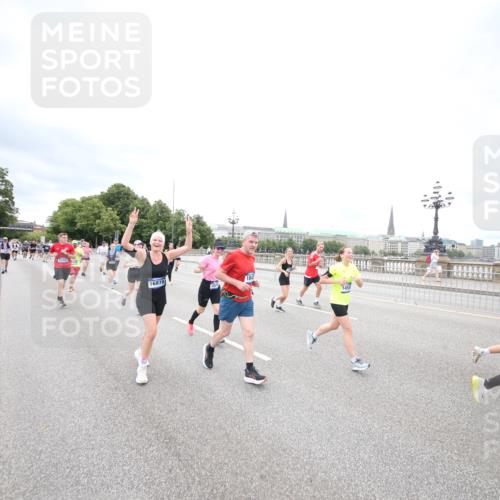 29.06.2025 - hella hamburg halbmarathon Jannik Wohlers http://msf.ph/oto/8501590 29.06.2025 10:58:03 Lombardsbrücke 1001, 1646, 1845, 2043, 2449, 3540, 3868, 4117, 5159, 5655, 5732, 5988, 6010, 7617, 7664, 7870, 7933, 8076, 8701, 9123, 9225, 9239, 9636, 9889, 10473, 10498, 11708, 12023, 12024, 12310, 12433, 12968, 13226, 13355, 13356, 13547, 13855, 14584, 14935, 15926, 16048, 16104, 16408, 16561, 16878, 16906, 16998, 17036, 17227, 17228, 17480, 18822, 19183 meine-sportfotos.de