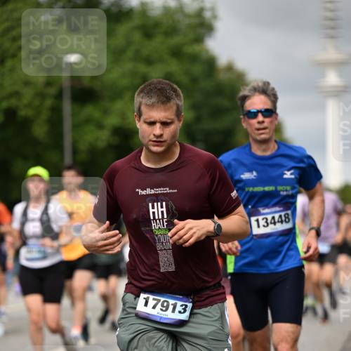 29.06.2025 - hella hamburg halbmarathon Dr. Thomas Lammeyer http://msf.ph/oto/8501596 29.06.2025 10:25:11 Kennedybrücke 1028, 1266, 1658, 2101, 2325, 2383, 2923, 2986, 3161, 3247, 3434, 3781, 3813, 4082, 4350, 5041, 5625, 5767, 5811, 5812, 6275, 6308, 6608, 6844, 7018, 7608, 8113, 8146, 8724, 8726, 8844, 8940, 9005, 9100, 9236, 9501, 9981, 10050, 10350, 10585, 10602, 11145 meine-sportfotos.de