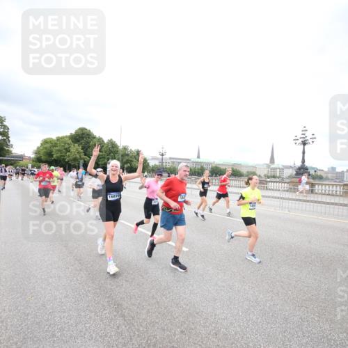 29.06.2025 - hella hamburg halbmarathon Jannik Wohlers http://msf.ph/oto/8501598 29.06.2025 10:58:03 Lombardsbrücke 1001, 1646, 1845, 2043, 2449, 3540, 3868, 4117, 5159, 5655, 5732, 5988, 6010, 7617, 7664, 7870, 7933, 8076, 8701, 9123, 9225, 9239, 9636, 9889, 10473, 10498, 11708, 12023, 12024, 12310, 12433, 12968, 13226, 13355, 13356, 13547, 13855, 14584, 14935, 15926, 16048, 16104, 16408, 16561, 16878, 16906, 16998, 17036, 17227, 17228, 17480, 18822, 19183 meine-sportfotos.de