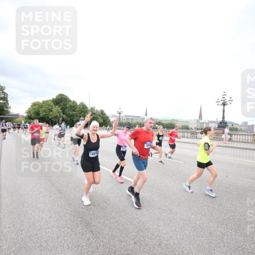 29.06.2025 - hella hamburg halbmarathon Jannik Wohlers http://msf.ph/oto/8501610 29.06.2025 10:58:03 Lombardsbrücke 1001, 1646, 1845, 2043, 2449, 3540, 3868, 4117, 5159, 5655, 5732, 5988, 6010, 7617, 7664, 7870, 7933, 8076, 8701, 9123, 9225, 9239, 9636, 9889, 10473, 10498, 11708, 12023, 12024, 12310, 12433, 12968, 13226, 13355, 13356, 13547, 13855, 14584, 14935, 15926, 16048, 16104, 16408, 16561, 16878, 16906, 16998, 17036, 17227, 17228, 17480, 18822, 19183 meine-sportfotos.de