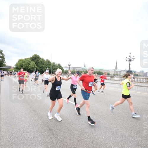29.06.2025 - hella hamburg halbmarathon Jannik Wohlers http://msf.ph/oto/8501615 29.06.2025 10:58:03 Lombardsbrücke 1001, 1646, 1845, 2043, 2449, 3540, 3868, 4117, 5159, 5655, 5732, 5988, 6010, 7617, 7664, 7870, 7933, 8076, 8701, 9123, 9225, 9239, 9636, 9889, 10473, 10498, 11708, 12023, 12024, 12310, 12433, 12968, 13226, 13355, 13356, 13547, 13855, 14584, 14935, 15926, 16048, 16104, 16408, 16561, 16878, 16906, 16998, 17036, 17227, 17228, 17480, 18822, 19183 meine-sportfotos.de