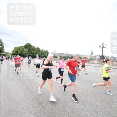 29.06.2025 - hella hamburg halbmarathon Jannik Wohlers http://msf.ph/oto/8501619 29.06.2025 10:58:03 Lombardsbrücke 1001, 1646, 1845, 2043, 2449, 3540, 3868, 4117, 5159, 5655, 5732, 5988, 6010, 7617, 7664, 7870, 7933, 8076, 8701, 9123, 9225, 9239, 9636, 9889, 10473, 10498, 11708, 12023, 12024, 12310, 12433, 12968, 13226, 13355, 13356, 13547, 13855, 14584, 14935, 15926, 16048, 16104, 16408, 16561, 16878, 16906, 16998, 17036, 17227, 17228, 17480, 18822, 19183 meine-sportfotos.de
