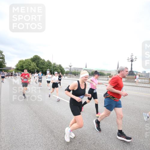 29.06.2025 - hella hamburg halbmarathon Jannik Wohlers http://msf.ph/oto/8501641 29.06.2025 10:58:03 Lombardsbrücke 1001, 1646, 1845, 2043, 2449, 3540, 3868, 4117, 5159, 5655, 5732, 5988, 6010, 7617, 7664, 7870, 7933, 8076, 8701, 9123, 9225, 9239, 9636, 9889, 10473, 10498, 11708, 12023, 12024, 12310, 12433, 12968, 13226, 13355, 13356, 13547, 13855, 14584, 14935, 15926, 16048, 16104, 16408, 16561, 16878, 16906, 16998, 17036, 17227, 17228, 17480, 18822, 19183 meine-sportfotos.de