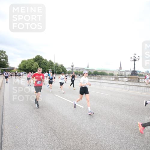 29.06.2025 - hella hamburg halbmarathon Jannik Wohlers http://msf.ph/oto/8501663 29.06.2025 10:58:04 Lombardsbrücke 1001, 1326, 1646, 1845, 2043, 2449, 3540, 3868, 5159, 5655, 5732, 5988, 6010, 6927, 7617, 7664, 7870, 7933, 8076, 8592, 8701, 9123, 9225, 9239, 9636, 9889, 10473, 10498, 11708, 12023, 12024, 12310, 12433, 12968, 13226, 13355, 13356, 13547, 13855, 14584, 14935, 15926, 16048, 16104, 16408, 16561, 16878, 16906, 16998, 17036, 17227, 17228, 17480, 18822, 19183 meine-sportfotos.de