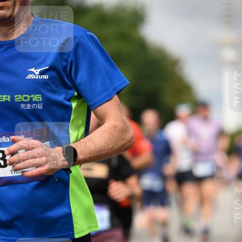 29.06.2025 - hella hamburg halbmarathon Dr. Thomas Lammeyer http://msf.ph/oto/8501664 29.06.2025 10:25:13 Kennedybrücke 1028, 1266, 1658, 2101, 2325, 2383, 2923, 2956, 2986, 3161, 3247, 3434, 3781, 3813, 4082, 4350, 5041, 5625, 5767, 5811, 5812, 6275, 6308, 7018, 7608, 8113, 8146, 8724, 8726, 8844, 9100, 9108, 9501, 9981, 10050, 10350, 10585, 10602, 11145 meine-sportfotos.de