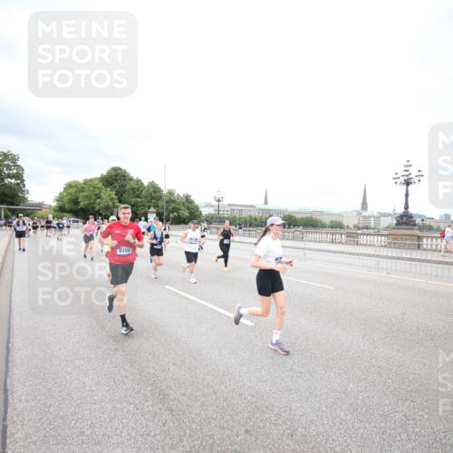 29.06.2025 - hella hamburg halbmarathon Jannik Wohlers http://msf.ph/oto/8501668 29.06.2025 10:58:04 Lombardsbrücke 1001, 1326, 1646, 1845, 2043, 2449, 3540, 3868, 5159, 5655, 5732, 5988, 6010, 6927, 7617, 7664, 7870, 7933, 8076, 8592, 8701, 9123, 9225, 9239, 9636, 9889, 10473, 10498, 11708, 12023, 12024, 12310, 12433, 12968, 13226, 13355, 13356, 13547, 13855, 14584, 14935, 15926, 16048, 16104, 16408, 16561, 16878, 16906, 16998, 17036, 17227, 17228, 17480, 18822, 19183 meine-sportfotos.de