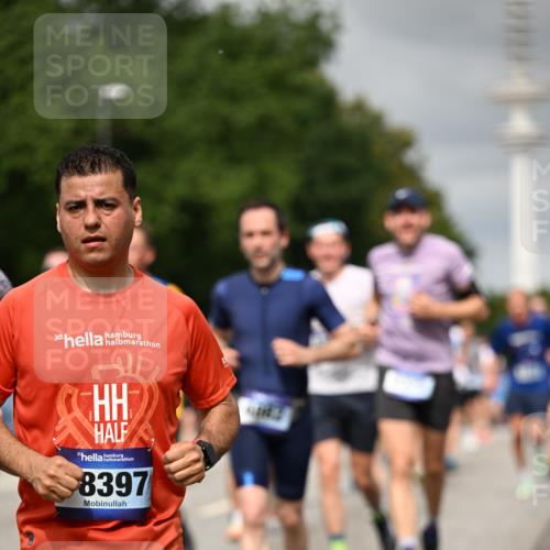 29.06.2025 - hella hamburg halbmarathon Dr. Thomas Lammeyer http://msf.ph/oto/8501701 29.06.2025 10:25:14 Kennedybrücke 1028, 1266, 1658, 2101, 2325, 2383, 2923, 2956, 2986, 3161, 3247, 3434, 3781, 3813, 4082, 4350, 5041, 5625, 5767, 5811, 5812, 6275, 6308, 7018, 7608, 8113, 8146, 8724, 8726, 8844, 9100, 9108, 9501, 9981, 10050, 10350, 10585, 10602, 11145 meine-sportfotos.de