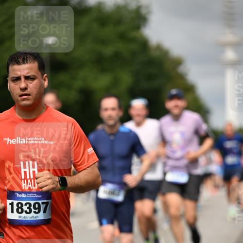 29.06.2025 - hella hamburg halbmarathon Dr. Thomas Lammeyer http://msf.ph/oto/8501708 29.06.2025 10:25:14 Kennedybrücke 1028, 1266, 1658, 2101, 2325, 2383, 2923, 2956, 2986, 3161, 3247, 3434, 3781, 3813, 4082, 4350, 5041, 5625, 5767, 5811, 5812, 6275, 6308, 7018, 7608, 8113, 8146, 8724, 8726, 8844, 9100, 9108, 9501, 9981, 10050, 10350, 10585, 10602, 11145 meine-sportfotos.de