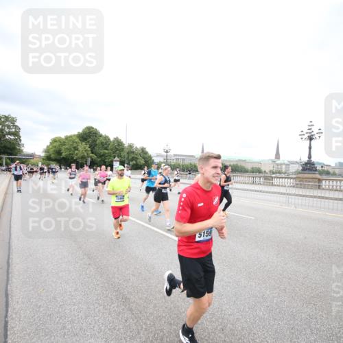 29.06.2025 - hella hamburg halbmarathon Jannik Wohlers http://msf.ph/oto/8501714 29.06.2025 10:58:05 Lombardsbrücke 1326, 1646, 1845, 2449, 3540, 3868, 5159, 5655, 5732, 5988, 6010, 6927, 7617, 7664, 7870, 7933, 8592, 8701, 9123, 9225, 9239, 9636, 9889, 9960, 10473, 10498, 11708, 12023, 12024, 12310, 12433, 12968, 13355, 13356, 13547, 13784, 13855, 14584, 14935, 15926, 16048, 16104, 16408, 16561, 16878, 16906, 16998, 17036, 17227, 17228, 17480, 18822, 19183 meine-sportfotos.de