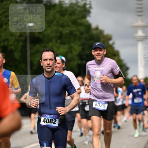 29.06.2025 - hella hamburg halbmarathon Dr. Thomas Lammeyer http://msf.ph/oto/8501727 29.06.2025 10:25:15 Kennedybrücke 1028, 1266, 1658, 2101, 2325, 2383, 2923, 2956, 2986, 3161, 3247, 3434, 3781, 3813, 4082, 4350, 5041, 5625, 5767, 5812, 6275, 6308, 7018, 7553, 7608, 8113, 8146, 8724, 8726, 8844, 9100, 9108, 9501, 9981, 10050, 10350, 10585, 10602, 11145 meine-sportfotos.de