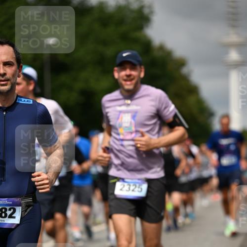 29.06.2025 - hella hamburg halbmarathon Dr. Thomas Lammeyer http://msf.ph/oto/8501763 29.06.2025 10:25:16 Kennedybrücke 1028, 1266, 1658, 2101, 2325, 2383, 2923, 2956, 2986, 3161, 3247, 3434, 3781, 3813, 4082, 4350, 5041, 5373, 5625, 5767, 6275, 6308, 7018, 7553, 7608, 8113, 8146, 8724, 8726, 8844, 9100, 9108, 9501, 9981, 10050, 10350, 10585, 10602, 11145 meine-sportfotos.de