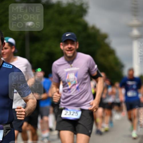 29.06.2025 - hella hamburg halbmarathon Dr. Thomas Lammeyer http://msf.ph/oto/8501768 29.06.2025 10:25:16 Kennedybrücke 1028, 1266, 1658, 2101, 2325, 2383, 2923, 2956, 2986, 3161, 3247, 3434, 3781, 3813, 4082, 4350, 5041, 5373, 5625, 5767, 6275, 6308, 7018, 7553, 7608, 8113, 8146, 8724, 8726, 8844, 9100, 9108, 9501, 9981, 10050, 10350, 10585, 10602, 11145 meine-sportfotos.de