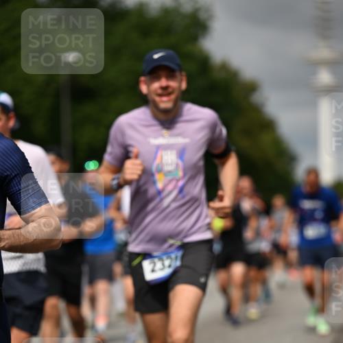 29.06.2025 - hella hamburg halbmarathon Dr. Thomas Lammeyer http://msf.ph/oto/8501775 29.06.2025 10:25:16 Kennedybrücke 1028, 1266, 1658, 2101, 2325, 2383, 2923, 2956, 2986, 3161, 3247, 3434, 3781, 3813, 4082, 4350, 5041, 5373, 5625, 5767, 6275, 6308, 7018, 7553, 7608, 8113, 8146, 8724, 8726, 8844, 9100, 9108, 9501, 9981, 10050, 10350, 10585, 10602, 11145 meine-sportfotos.de