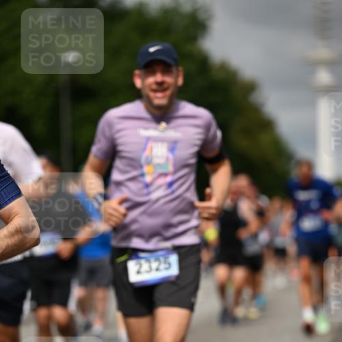 29.06.2025 - hella hamburg halbmarathon Dr. Thomas Lammeyer http://msf.ph/oto/8501783 29.06.2025 10:25:16 Kennedybrücke 1028, 1266, 1658, 2101, 2325, 2383, 2923, 2956, 2986, 3161, 3247, 3434, 3781, 3813, 4082, 4350, 5041, 5373, 5625, 5767, 6275, 6308, 7018, 7553, 7608, 8113, 8146, 8724, 8726, 8844, 9100, 9108, 9501, 9981, 10050, 10350, 10585, 10602, 11145 meine-sportfotos.de
