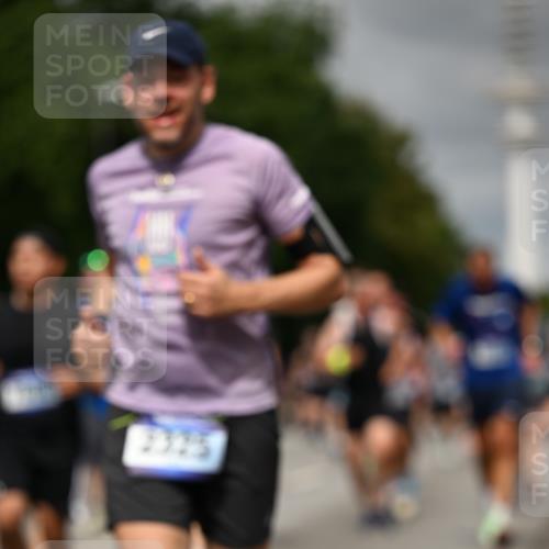 29.06.2025 - hella hamburg halbmarathon Dr. Thomas Lammeyer http://msf.ph/oto/8501800 29.06.2025 10:25:17 Kennedybrücke 1028, 1266, 1658, 2325, 2383, 2923, 2956, 2986, 3161, 3247, 3434, 3781, 3813, 4082, 4350, 5041, 5373, 5625, 5767, 6275, 6308, 7018, 7553, 7608, 8146, 8724, 8726, 8844, 9100, 9108, 9501, 10050, 10350, 10585, 10602, 11145 meine-sportfotos.de