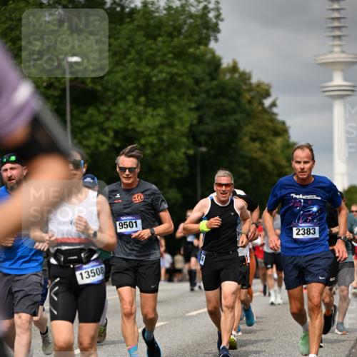 29.06.2025 - hella hamburg halbmarathon Dr. Thomas Lammeyer http://msf.ph/oto/8501822 29.06.2025 10:25:17 Kennedybrücke 1028, 1266, 1658, 2325, 2383, 2923, 2956, 2986, 3161, 3247, 3434, 3781, 3813, 4082, 4350, 5041, 5373, 5625, 5767, 6275, 6308, 7018, 7553, 7608, 8146, 8724, 8726, 8844, 9100, 9108, 9501, 10050, 10350, 10585, 10602, 11145 meine-sportfotos.de