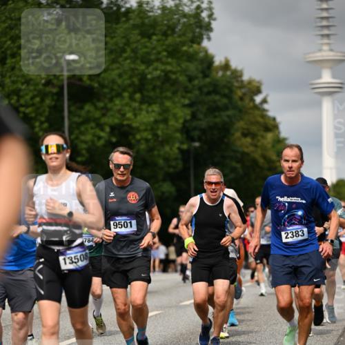 29.06.2025 - hella hamburg halbmarathon Dr. Thomas Lammeyer http://msf.ph/oto/8501833 29.06.2025 10:25:18 Kennedybrücke 1028, 1266, 1658, 2325, 2383, 2923, 2956, 2986, 3161, 3247, 3434, 3781, 3813, 4082, 4350, 5041, 5373, 5625, 5767, 6275, 6308, 7018, 7553, 7608, 8724, 8726, 8844, 9100, 9108, 9501, 10050, 10350, 10585, 10602, 11145 meine-sportfotos.de