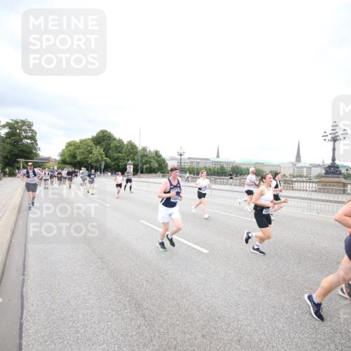29.06.2025 - hella hamburg halbmarathon Jannik Wohlers http://msf.ph/oto/8501870 29.06.2025 10:58:08 Lombardsbrücke 1326, 1365, 1514, 1646, 1845, 2449, 3540, 3868, 4225, 5159, 5655, 5732, 5988, 6010, 6554, 6927, 7095, 7096, 7870, 7933, 7967, 8592, 8701, 9123, 9225, 9239, 9563, 9889, 9960, 10026, 10473, 10498, 11708, 12023, 12024, 12310, 12968, 13547, 13784, 13855, 14584, 14935, 15926, 16104, 16408, 16561, 16878, 16906, 16998, 17036, 17164, 17165, 17227, 17228, 17323, 17480, 17874, 18822, 19183 meine-sportfotos.de