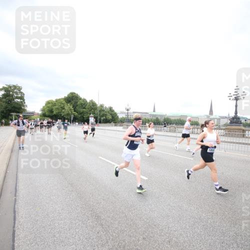 29.06.2025 - hella hamburg halbmarathon Jannik Wohlers http://msf.ph/oto/8501888 29.06.2025 10:58:08 Lombardsbrücke 1326, 1365, 1514, 1646, 1845, 2449, 3540, 3868, 4225, 5159, 5655, 5732, 5988, 6010, 6554, 6927, 7095, 7096, 7870, 7933, 7967, 8592, 8701, 9123, 9225, 9239, 9563, 9889, 9960, 10026, 10473, 10498, 11708, 12023, 12024, 12310, 12968, 13547, 13784, 13855, 14584, 14935, 15926, 16104, 16408, 16561, 16878, 16906, 16998, 17036, 17164, 17165, 17227, 17228, 17323, 17480, 17874, 18822, 19183 meine-sportfotos.de