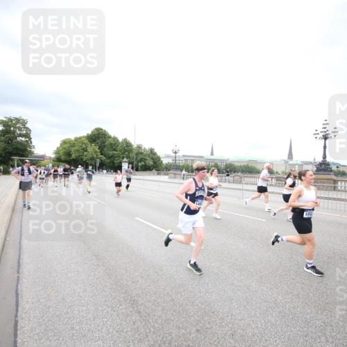29.06.2025 - hella hamburg halbmarathon Jannik Wohlers http://msf.ph/oto/8501891 29.06.2025 10:58:08 Lombardsbrücke 1326, 1365, 1514, 1646, 1845, 2449, 3540, 3868, 4225, 5159, 5655, 5732, 5988, 6010, 6554, 6927, 7095, 7096, 7870, 7933, 7967, 8592, 8701, 9123, 9225, 9239, 9563, 9889, 9960, 10026, 10473, 10498, 11708, 12023, 12024, 12310, 12968, 13547, 13784, 13855, 14584, 14935, 15926, 16104, 16408, 16561, 16878, 16906, 16998, 17036, 17164, 17165, 17227, 17228, 17323, 17480, 17874, 18822, 19183 meine-sportfotos.de