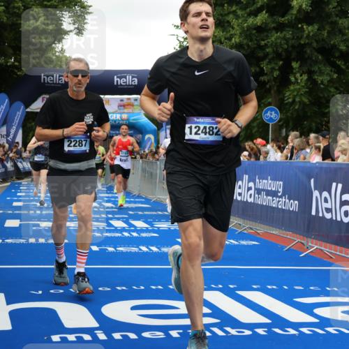 29.06.2025 - hella hamburg halbmarathon Strokosch-Dieckow http://msf.ph/oto/8501930 29.06.2025 10:52:43 Ziel 1657, 2287, 2346, 2444, 2670, 2814, 2910, 3952, 3999, 5077, 5116, 5169, 5194, 7475, 8172, 9065, 9163, 9869, 10115, 10811, 11217, 11459, 11689, 11992, 12450, 12482, 13051, 14122, 14198, 14286, 14805, 16467, 17198, 18331, 19244 meine-sportfotos.de