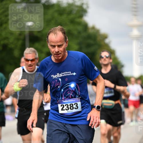 29.06.2025 - hella hamburg halbmarathon Dr. Thomas Lammeyer http://msf.ph/oto/8501933 29.06.2025 10:25:20 Kennedybrücke 1028, 1266, 1658, 2325, 2383, 2923, 2956, 2986, 3161, 3247, 3434, 3781, 3813, 4082, 4350, 5041, 5373, 5625, 5767, 6275, 6308, 7018, 7553, 7608, 8724, 8726, 8844, 9100, 9108, 9501, 10050, 10350, 10602, 11145 meine-sportfotos.de