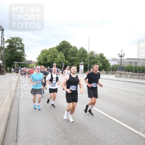 29.06.2025 - hella hamburg halbmarathon Jannik Wohlers http://msf.ph/oto/8501961 29.06.2025 10:58:13 Lombardsbrücke 1326, 1365, 1380, 1514, 1646, 2449, 2649, 3416, 3565, 3868, 4042, 4043, 4225, 4294, 5159, 5655, 5732, 5988, 6010, 6554, 6588, 6702, 6927, 7095, 7096, 7870, 7933, 7967, 8592, 8701, 8752, 9225, 9563, 9889, 9960, 9982, 10026, 10498, 11140, 12023, 12024, 12310, 12968, 12970, 13547, 13784, 13855, 14935, 15918, 15919, 15926, 16104, 16561, 16906, 16998, 17036, 17164, 17165, 17323, 17480, 17554, 17572, 17601, 17651, 17659, 17874, 18822, 19183 meine-sportfotos.de