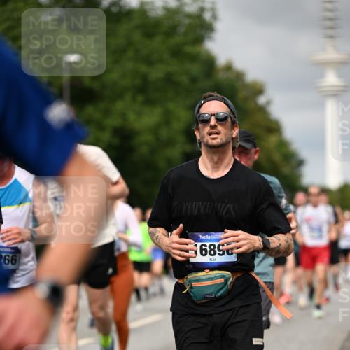 29.06.2025 - hella hamburg halbmarathon Dr. Thomas Lammeyer http://msf.ph/oto/8501975 29.06.2025 10:25:22 Kennedybrücke 1028, 1266, 1658, 2325, 2383, 2635, 2956, 2986, 3161, 3247, 3434, 3781, 3813, 4082, 4350, 5041, 5373, 5625, 5767, 6275, 6308, 7018, 7553, 7608, 8724, 8726, 8844, 9100, 9108, 9501, 10050, 10350, 10602, 11145 meine-sportfotos.de