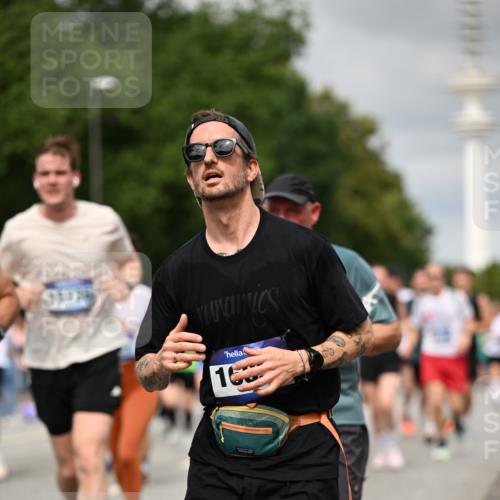 29.06.2025 - hella hamburg halbmarathon Dr. Thomas Lammeyer http://msf.ph/oto/8501993 29.06.2025 10:25:22 Kennedybrücke 1028, 1266, 1658, 2325, 2383, 2635, 2956, 2986, 3161, 3247, 3434, 3781, 3813, 4082, 4350, 5041, 5373, 5625, 5767, 6275, 6308, 7018, 7553, 7608, 8724, 8726, 8844, 9100, 9108, 9501, 10050, 10350, 10602, 11145 meine-sportfotos.de