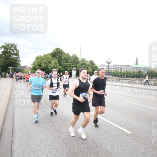 29.06.2025 - hella hamburg halbmarathon Jannik Wohlers http://msf.ph/oto/8501996 29.06.2025 10:58:14 Lombardsbrücke 1326, 1365, 1380, 1514, 1646, 2449, 2649, 3416, 3565, 3868, 4042, 4043, 4225, 4294, 5159, 5655, 5732, 6010, 6554, 6588, 6633, 6702, 6927, 7095, 7096, 7870, 7933, 7967, 8592, 8701, 8752, 9225, 9563, 9889, 9960, 9982, 10026, 11140, 12023, 12024, 12968, 12970, 13547, 13784, 13855, 14935, 15918, 15919, 16104, 16561, 16906, 16998, 17036, 17164, 17165, 17323, 17480, 17554, 17572, 17601, 17651, 17659, 17874, 18822, 19183 meine-sportfotos.de