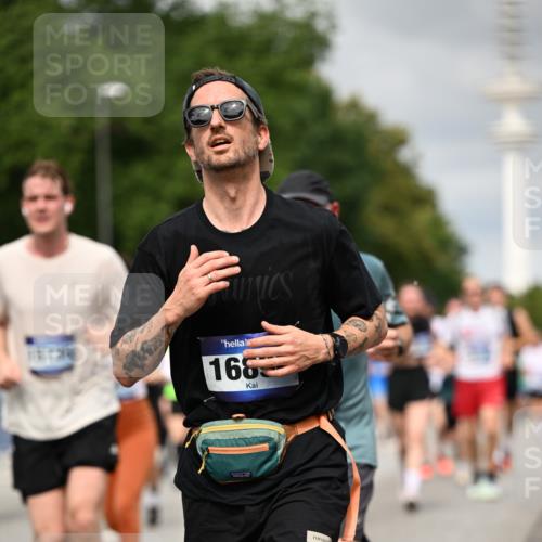 29.06.2025 - hella hamburg halbmarathon Dr. Thomas Lammeyer http://msf.ph/oto/8501998 29.06.2025 10:25:22 Kennedybrücke 1028, 1266, 1658, 2325, 2383, 2635, 2956, 2986, 3161, 3247, 3434, 3781, 3813, 4082, 4350, 5041, 5373, 5625, 5767, 6275, 6308, 7018, 7553, 7608, 8724, 8726, 8844, 9100, 9108, 9501, 10050, 10350, 10602, 11145 meine-sportfotos.de