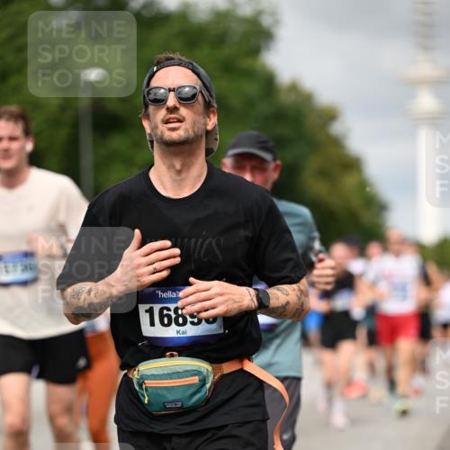 29.06.2025 - hella hamburg halbmarathon Dr. Thomas Lammeyer http://msf.ph/oto/8502001 29.06.2025 10:25:22 Kennedybrücke 1028, 1266, 1658, 2325, 2383, 2635, 2956, 2986, 3161, 3247, 3434, 3781, 3813, 4082, 4350, 5041, 5373, 5625, 5767, 6275, 6308, 7018, 7553, 7608, 8724, 8726, 8844, 9100, 9108, 9501, 10050, 10350, 10602, 11145 meine-sportfotos.de