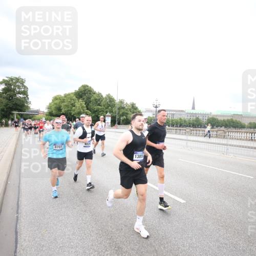 29.06.2025 - hella hamburg halbmarathon Jannik Wohlers http://msf.ph/oto/8502007 29.06.2025 10:58:14 Lombardsbrücke 1326, 1365, 1380, 1514, 1646, 2449, 2649, 3416, 3565, 3868, 4042, 4043, 4225, 4294, 5159, 5655, 5732, 6010, 6554, 6588, 6633, 6702, 6927, 7095, 7096, 7870, 7933, 7967, 8592, 8701, 8752, 9225, 9563, 9889, 9960, 9982, 10026, 11140, 12023, 12024, 12968, 12970, 13547, 13784, 13855, 14935, 15918, 15919, 16104, 16561, 16906, 16998, 17036, 17164, 17165, 17323, 17480, 17554, 17572, 17601, 17651, 17659, 17874, 18822, 19183 meine-sportfotos.de