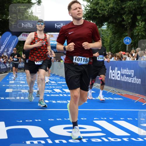 29.06.2025 - hella hamburg halbmarathon Strokosch-Dieckow http://msf.ph/oto/8502008 29.06.2025 10:52:39 Ziel 2287, 2346, 2670, 3952, 3999, 5116, 5169, 5194, 6561, 6562, 7475, 8172, 9739, 9869, 10115, 11459, 11689, 12450, 12482, 13051, 13301, 14122, 14805, 15001, 16467, 17198, 18331, 18982, 19244 meine-sportfotos.de
